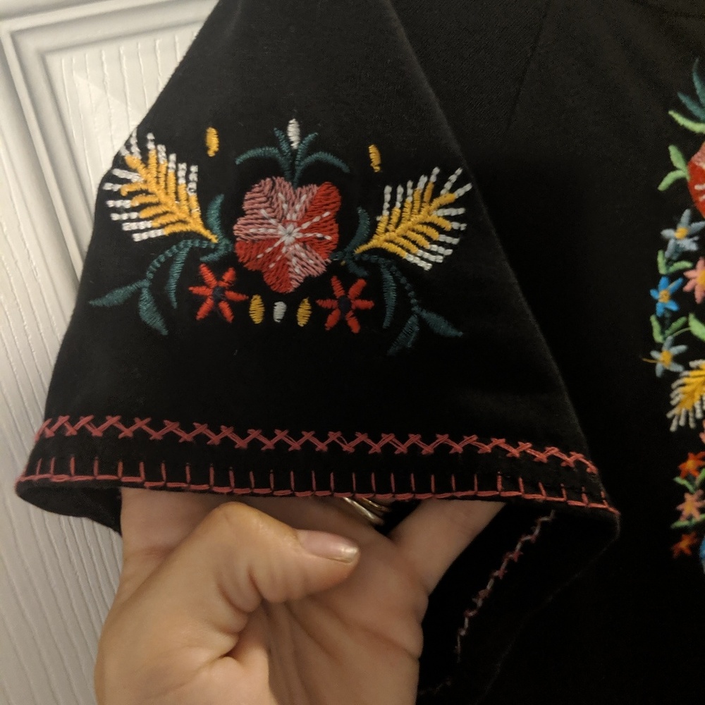 Embroidered Top - Picture 2 of 4